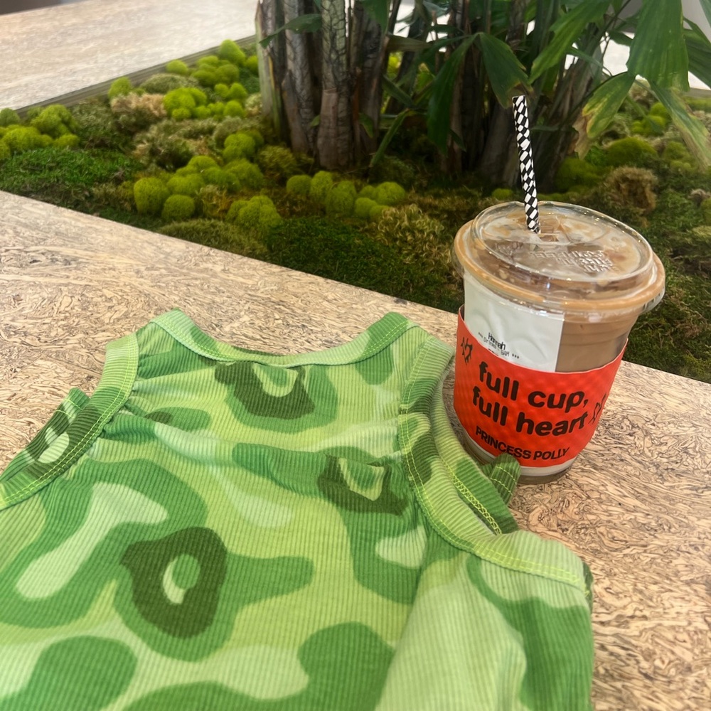 Groovy green tank top